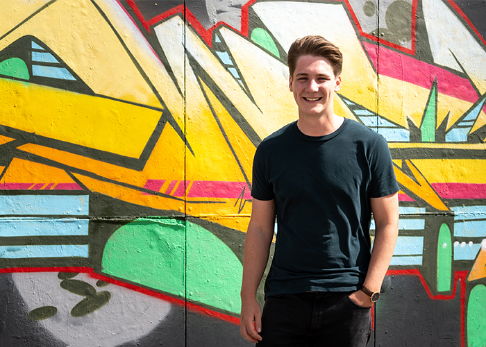 Associate degree student van de opleiding Management